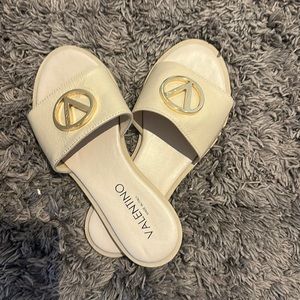 Valentino Bugola Logo Leather flats brand new never worn